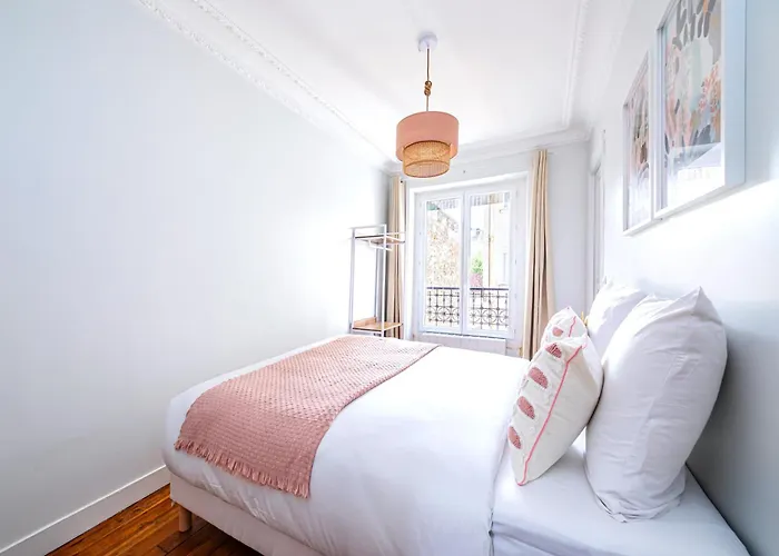 Blue And Pink Flat Next Montparnasse * باريس