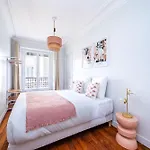 Blue And Pink Flat Next Montparnasse