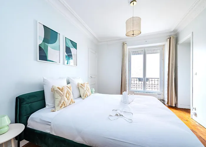 Apartment Blue And Pink Flat Next Montparnasse